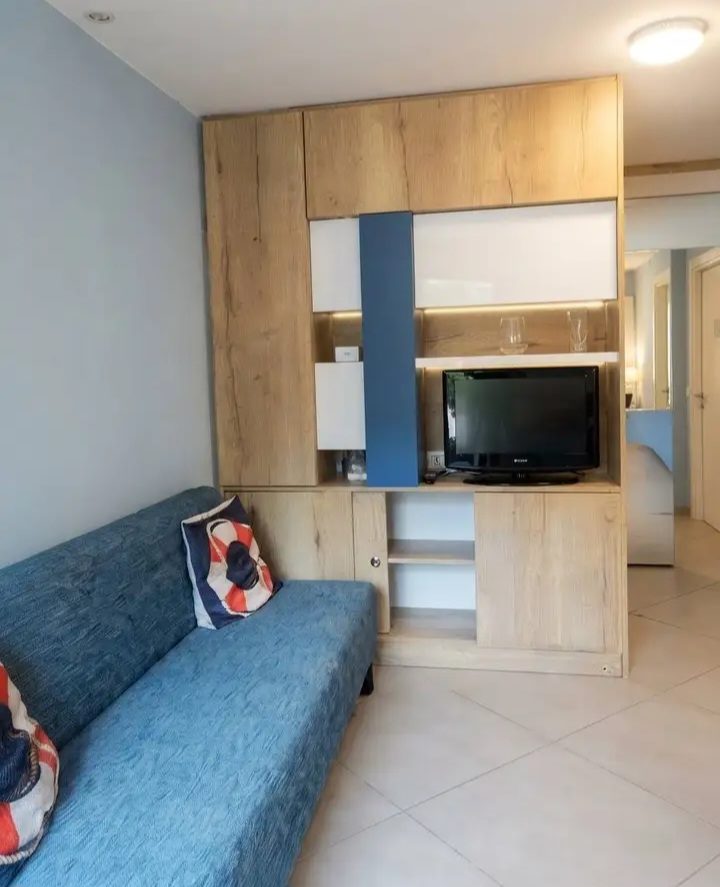Ref (PE1.C.560)

*** CHALET FOR SALE IN SAMAYA ***
Price: 82000$
1st floor
20 m² studio
Renovated
Furnished
City view
Near the pool
No parking
Low maintenance fees

Brokerage fees: 2.5 % in case of selling / 1 month rental value in case of rent. 

For more info, kindly contact us on 71 66 55 71 / 71 788 178 or message us on WhatsApp with your full name and the reference number of the property and we will contact you the soonest.

I SOLD is a member of the Real Estate Syndicate of Lebanon (REAL)

I SOLD (Lebanon), Zalka Highway, Zalka 690 Bld. 6th Floor

*** شاليه للبيع في سمايا ***
السعر: 82,000 دولار
الطابق الأول
استوديو بمساحة 20 متراً مربعاً
مُجدَّد
مفروش
إطلالة على المدينة
بالقرب من المسبح
بدون موقف سيارات
رسوم صيانة منخفضة

رسوم الوساطه في حاله البيع ٢٫٥ ٪ وقيمة شهر في حالة الإيجار 

للمزيد من المعلومات، يرجى الاتصال بنا على  (71788178)(96171665571+) أو مراسلتنا على الواتساب مع الإسم الكامل والرقم المرجعي للعقار وسنتواصل معك في أقرب وقت

شركة  ( أي سولد )  عضو في نقابه الوسطاء والاستشاريين العقاريين في لبنان	 